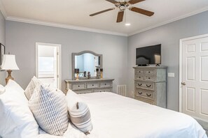 4 bedrooms, iron/ironing board, travel cot, WiFi - The Pinehurst Golf House | Sleeps 8 (Pinehurst)