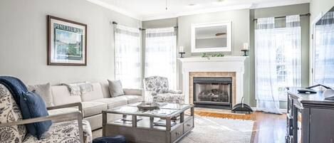 Télévision, cheminée