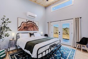 2 bedrooms, iron/ironing board, WiFi, bed sheets - *NEW* Bear Retreat Mountain Getaway | Great Views! (Whittier)