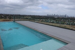 Pool - Executive Apartment- Winx Trackside (Moonee Ponds)