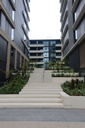 Exterior - Executive Apartment- Winx Trackside (Moonee Ponds)