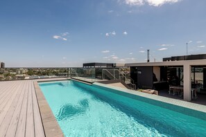 Pool - Executive Apartment- Winx Trackside (Moonee Ponds)