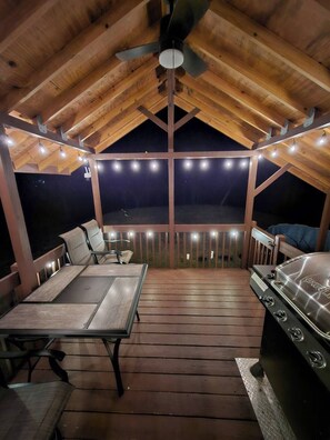 Terrace/patio - Charming 3-bedroom house in beautiful heart of Poconos with High Speed Internet (Long Pond)