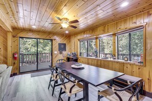 Dining - Cozy Crestline Cabin Near Lake Gregory (Crestline)