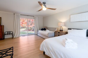 5 Schlafzimmer, Schreibtisch, Bügeleisen/Bügelbrett, kostenloses WLAN