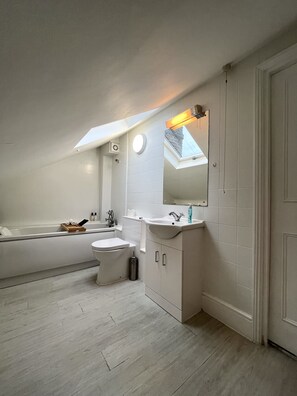 Shower, hair dryer - Stylish Urban Retreat 1 Bedroom (London)
