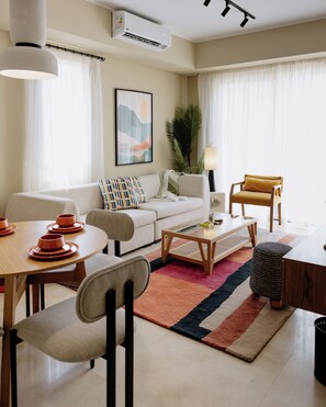 Smart TV - Luxury 2BR Serviced Apartment At Sodic Villette (Cairo)