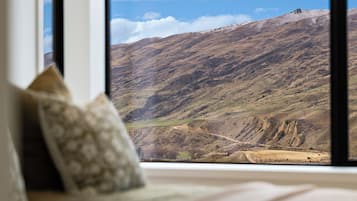 Standard House, Mountain View | Dihias secara berasingan, dilengkapkan perabot secara berasingan