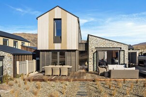 Superior House, Mountain View | Garden view