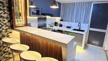 Fridge, microwave, oven, stovetop