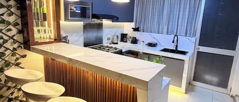 Fridge, microwave, oven, stovetop
