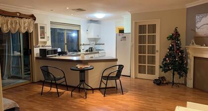 Charming 5-bedroom villa with AC in lovely Heathridge