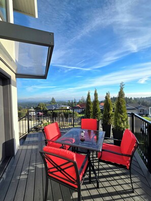Outdoor dining - Ocean & Mountain Views | Private Suite (Victoria)