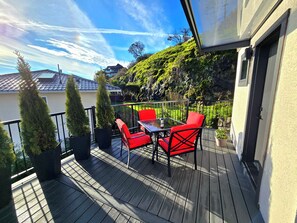 Outdoor dining - Ocean & Mountain Views | Private Suite (Victoria)