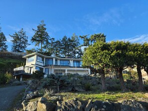 Exterior - Ocean & Mountain Views | Private Suite (Victoria)