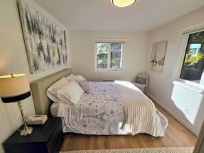 Internet, bed sheets - Ocean & Mountain Views | Private Suite (Victoria)