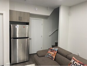 TV - Beautiful, Clean, and Cozy suite (Airdrie)
