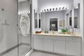 Shower, hair dryer, towels, shampoo - Relaxing SW Cape Coral Retreat with Screened Lanai, Heated Pool & Tropical Outdoor Living! (Cape Coral)