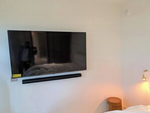 Desk, WiFi - World Cup-Ready:Outdoor Kitchen, Pool, Guest House (Fort Lauderdale)