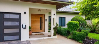Tropical Oasis with Pool, Spa & Guest House