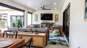 Dining - Tropical Oasis with Pool, Spa & Guest House (Fort Lauderdale)