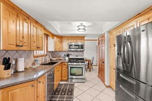 Private kitchen - Sandy Ski House: Perfect for Group Ski Trips (Sandy)