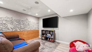 Smart TV, lareira, videogames, DVD player