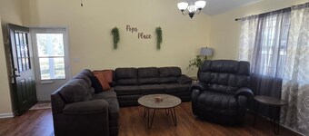 Cozy 2-bedroom house in beautiful Pocahontas with AC
