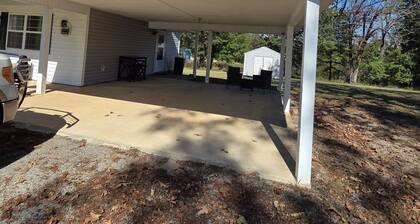 Cozy 2-bedroom house in beautiful Pocahontas with AC