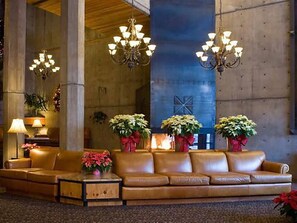 Lobby - Snowbird Iron Blosam Alpine Retreat - Ski-In/Ski-Out + Heated Pool & Hot Tub (Snowbird)