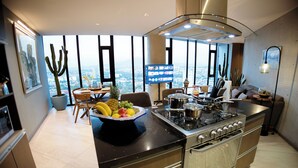 Unclassified image, 5 of 49, button - Amaneceres frente a los volcanes, piso 18. Bright space with open city views (Heroica Puebla de Zaragoza)