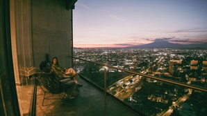 Unclassified image, 3 of 49, button - Amaneceres frente a los volcanes, piso 18. Bright space with open city views (Heroica Puebla de Zaragoza)