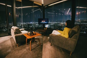 Interior - Amaneceres frente a los volcanes, piso 18. Bright space with open city views (Heroica Puebla de Zaragoza)