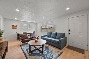 Smart TV, books - Provo City Center Bungalow and Hideaway (Provo)