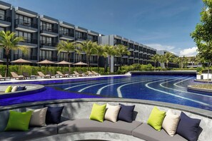 2 outdoor pools - Courtyard By Marriott Phuket Chalong Bay Resort (Chalong)
