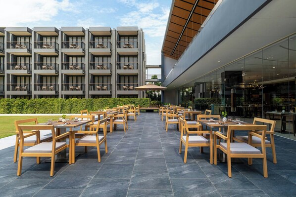 Terrace/patio - Courtyard By Marriott Phuket Chalong Bay Resort (Chalong)