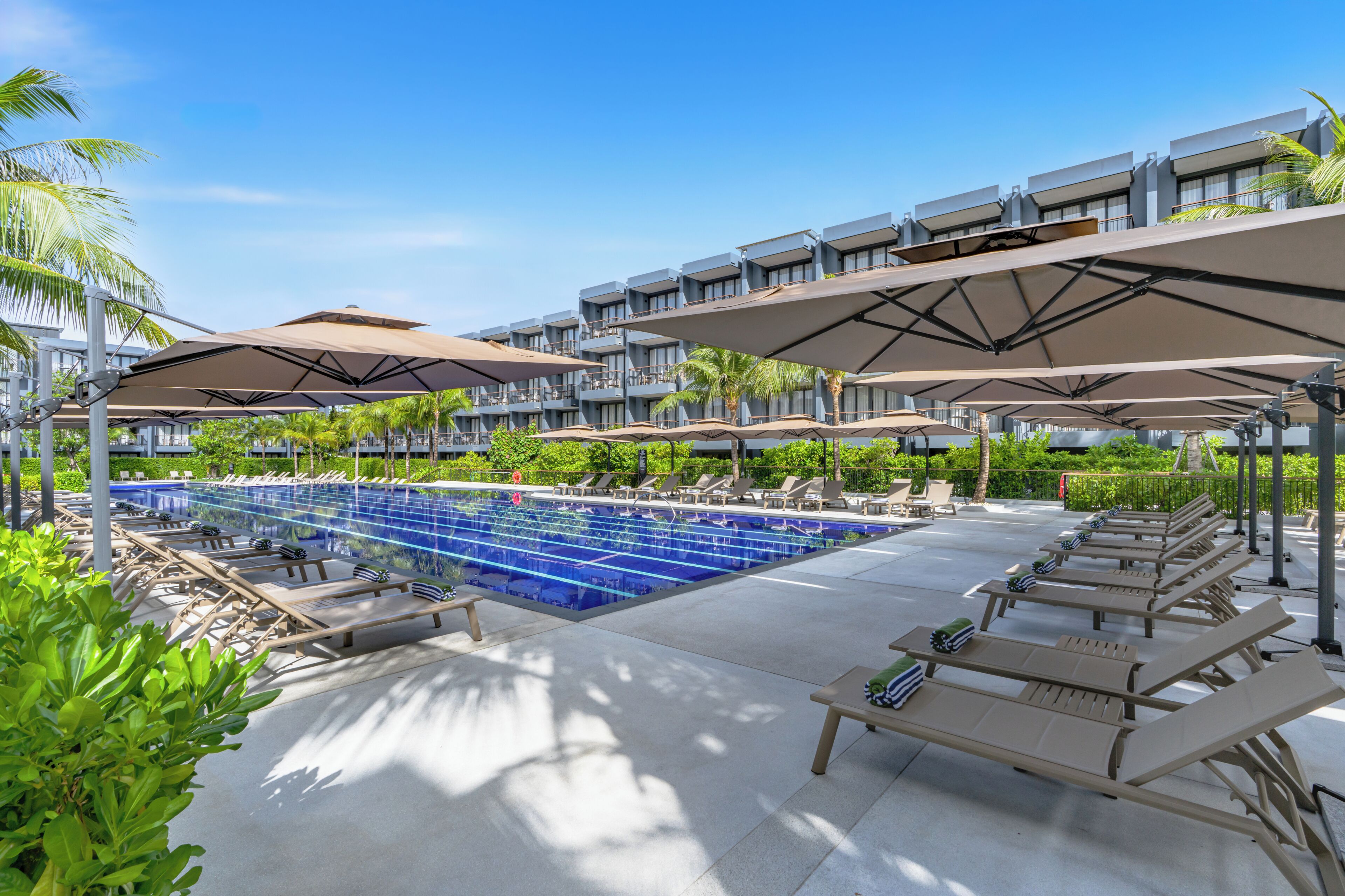 2 outdoor pools
