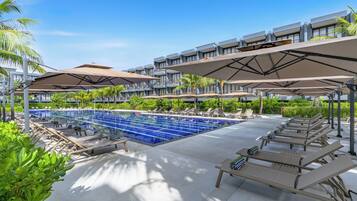 2 outdoor pools