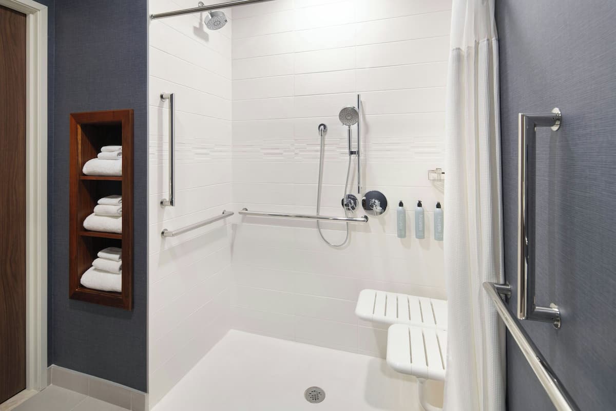Studio, 1 King Bed (Mobil & Hearing Acc w/ Roll Shwr) | Bathroom | Free toiletries, hair dryer, towels, soap