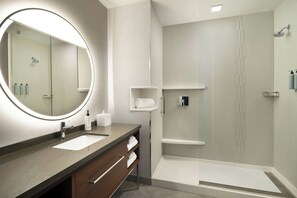 Bathroom - Courtyard By Marriot Sand City Monterey (Seaside)