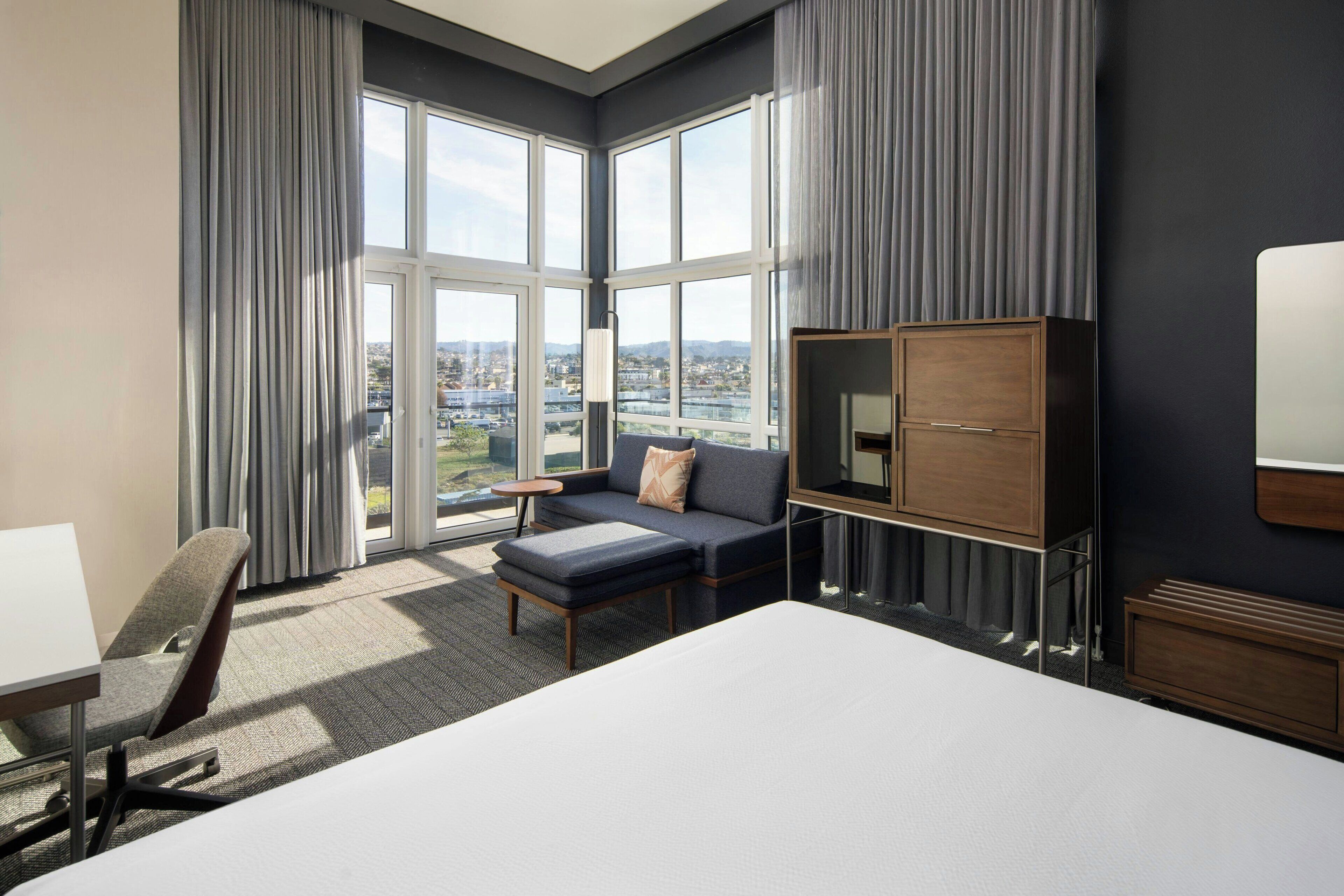 Kamar, 1 Tempat Tidur King dengan tempat tidur Sofa, pemandangan teluk