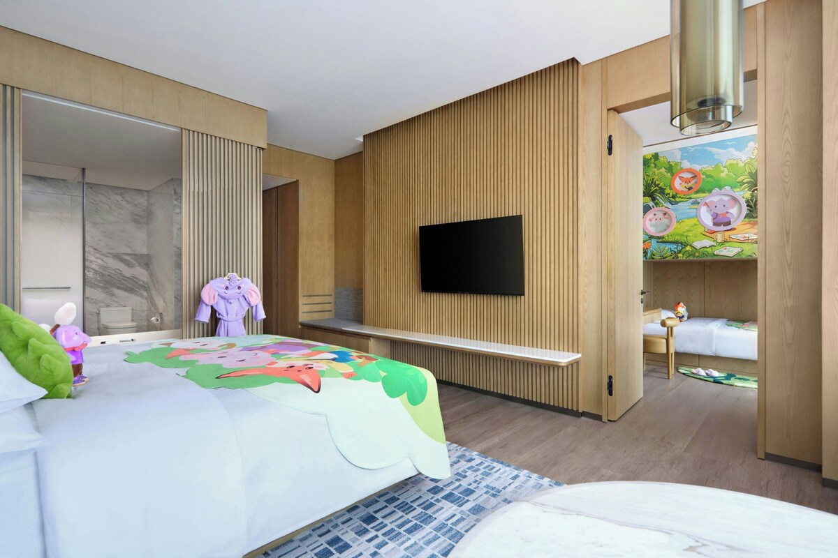 Suite Club, 1 habitación | Edredón, caja de seguridad en la habitación y escritorio
