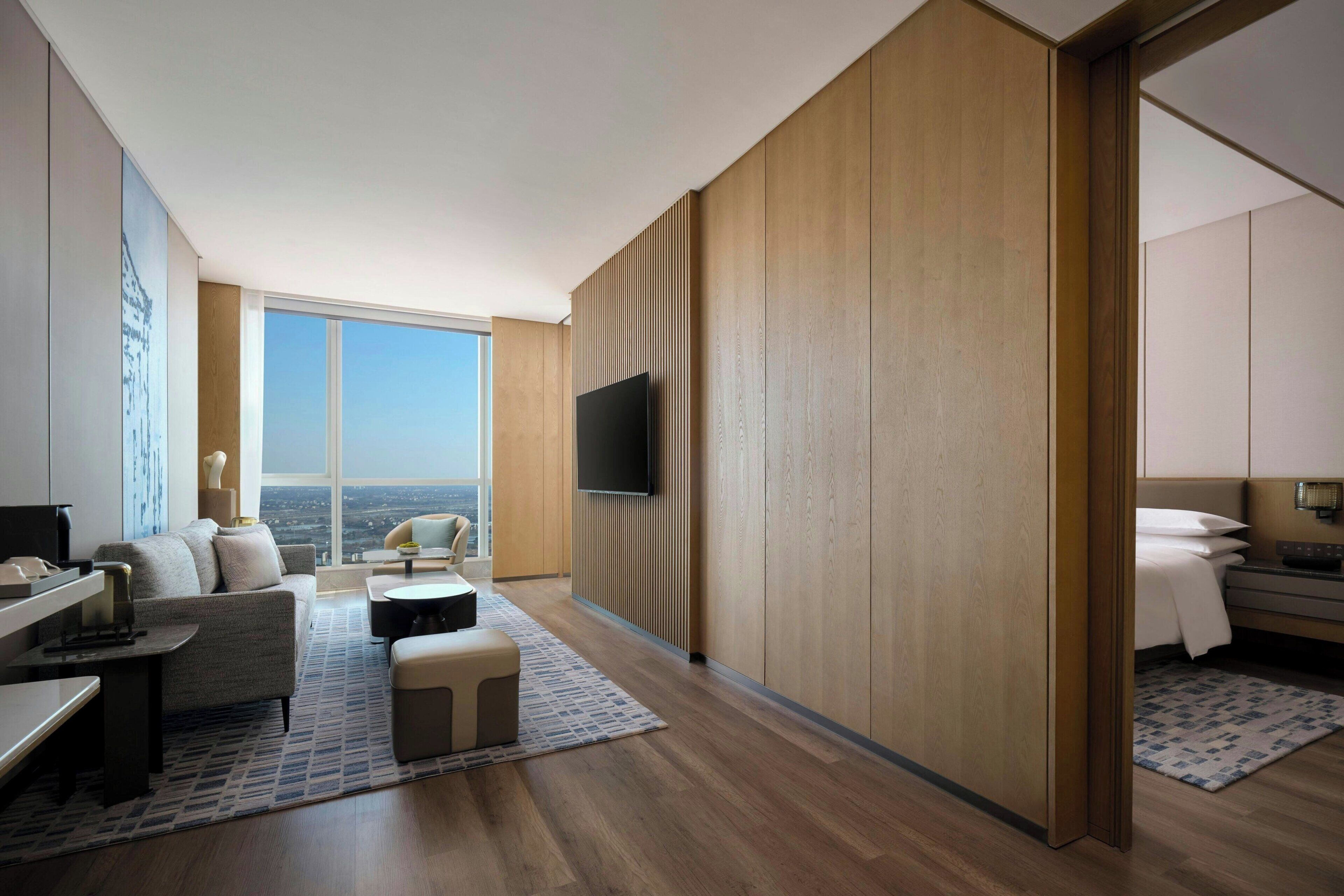Suite Club, 1 très grand lit | Couette en duvet d'oie, coffres-forts dans les chambres, bureau