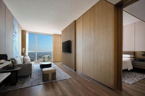 Club Suite, 1 King Bed | Down comforters, in-room safe, desk, blackout drapes - Huzhou Marriott Hotel Nanxun (Huzhou)