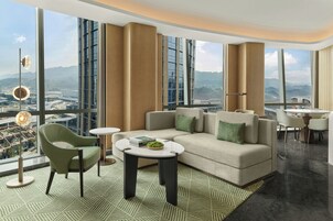 Premium Suite, 1 King Bed, City View | Living room
