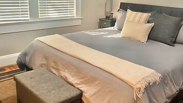 2 bedrooms, iron/ironing board, WiFi, bed sheets