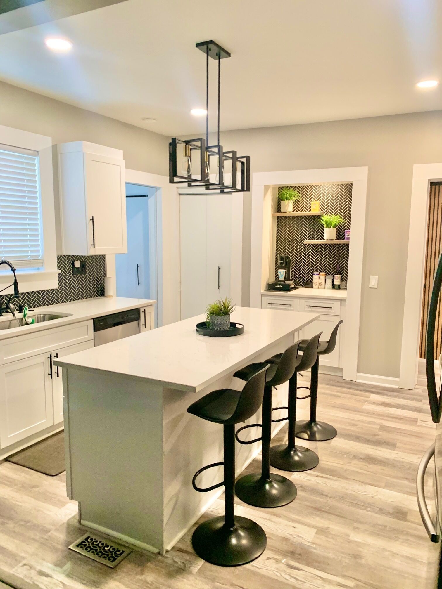 Micro-ondes, four, plaque de cuisson, lave-vaisselle