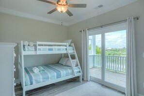 6 bedrooms, free WiFi, bed sheets - 6BR Oceanview | Hot Tub | Pet Friendly | Elevator | Steps from Beach (North Topsail Beach)