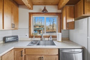 Fridge, microwave, oven, coffee/tea maker