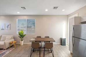 Interior - Glendale 1BR/1BA 3 Beds Pool, Gym & Parking (Glendale)